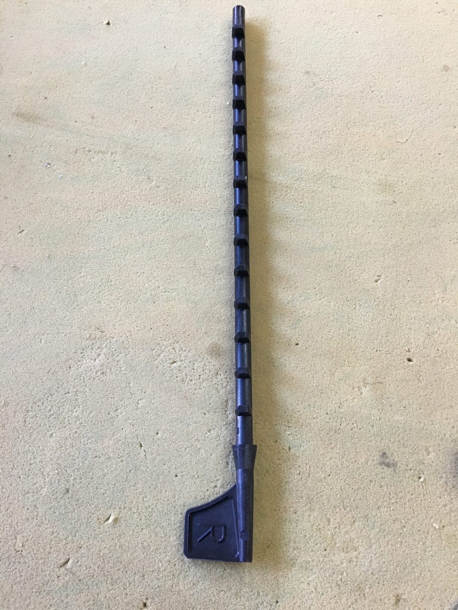 Foot pedal flag (R)